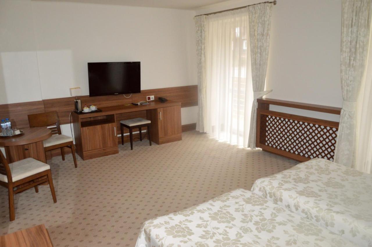 Hotel Termy Palacowe Nałęczów Kültér fotó